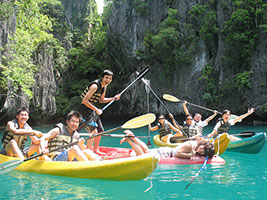 Hong Kong tourists Kayaking in El Nido