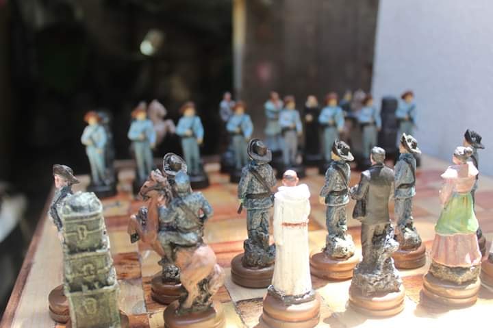 Jose Rizal chess pieces