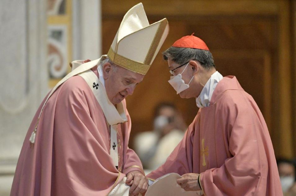 Cardinal Chito Tagle honors Filipino immigrants