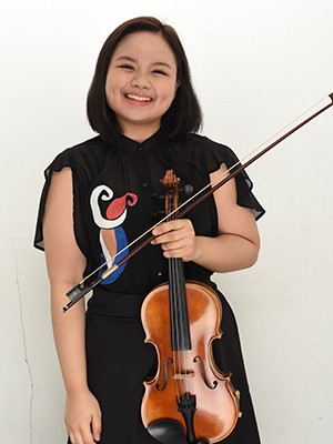 Filipina teen violinist Jeanne Marquez